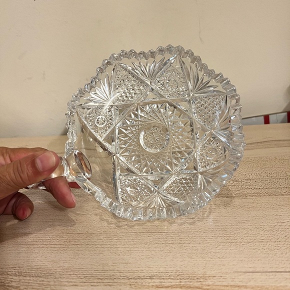 Clear crystal candy/trinket/candle holder with handle dish - Picture 6 of 8